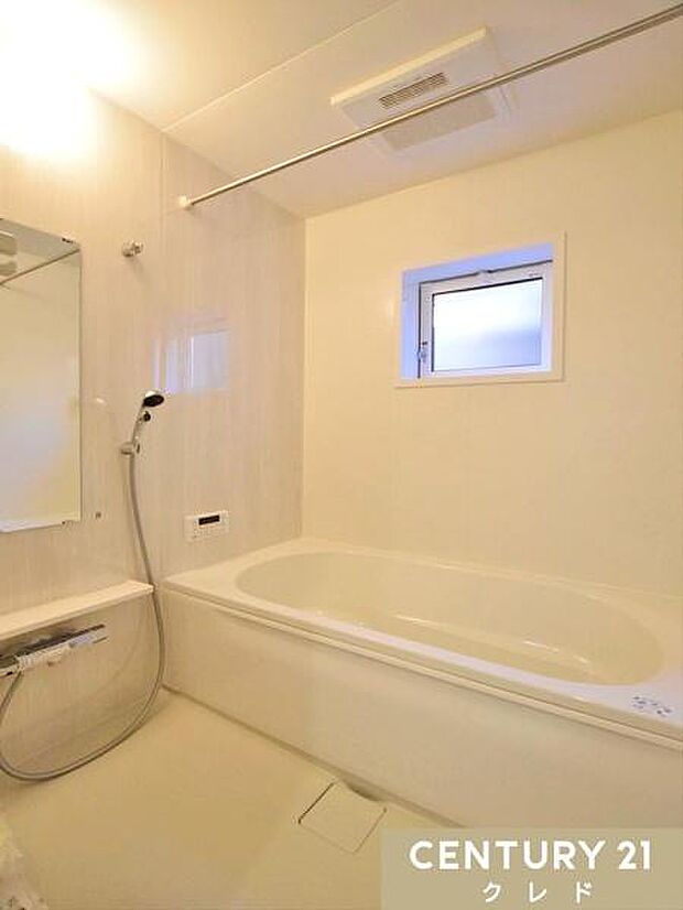 お子様と一緒に入浴できるゆとりの1坪タイプ。1日の疲れを癒してくれるバスタイムを有意義に…。大人の方もゆったりと入浴できます。