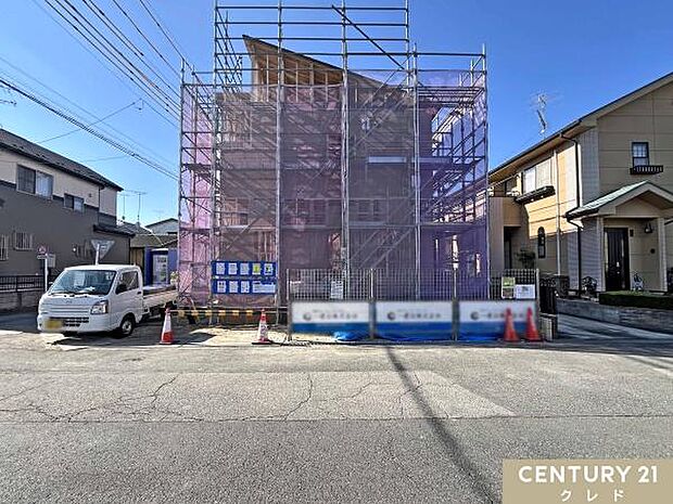 柱や梁などのお家の主要な部分が組まれ、段々とお家の形が出来上がってきました！