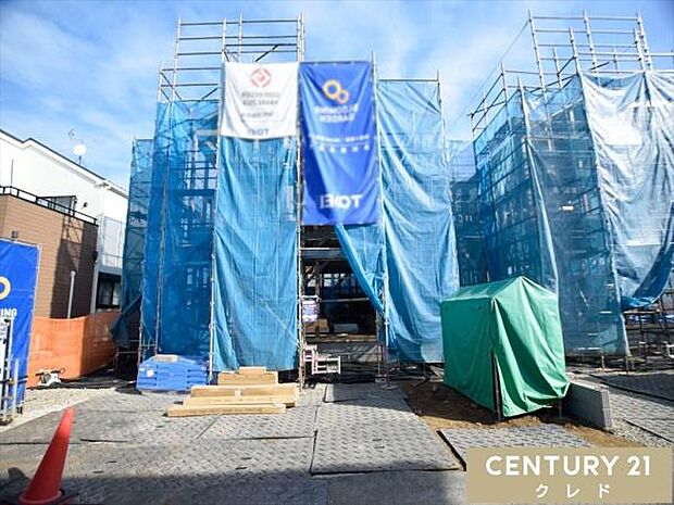 シートがかかり着々と工事が進んでいきます。建築中でもご見学いただけますので、お気軽にお問い合わせください!