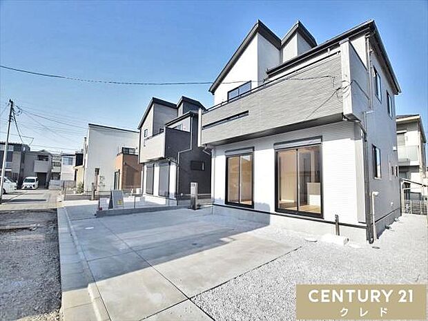 お子様の通学も安心な、大塚小学校まで徒歩2分。周辺にはスーパーなどの商業施設も充実。子育て世帯にも嬉しい、便利で安心な住環境が整っています。