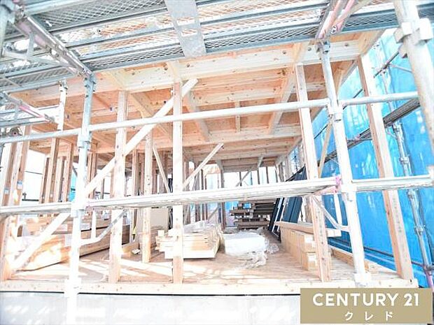 シートがかかり着々と工事が進んでいきます。建築中でもご見学いただけますので、お気軽にお問い合わせください!