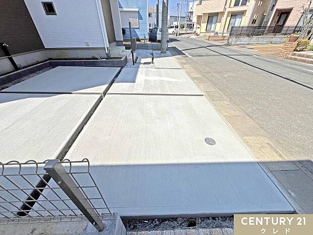 閑静な住宅地で、日当たり良好!収納などの設備もしっかりと設計されています。全棟駐車スペース2台分を確保した子育て世代にもオススメの新築分譲住宅。