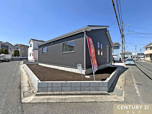 北東6ｍ×南東6ｍの角地のお住まいは陽当りも良好。前面道路は見通しもよく車の移動や駐車も安心です。