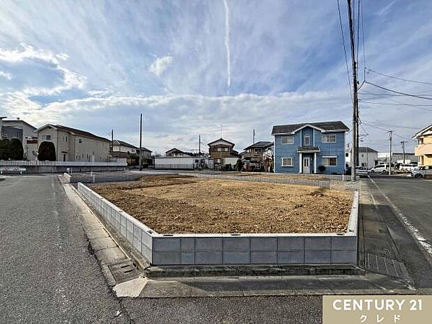 北東側6ｍ×南東側6ｍの角地に佇む、人気の平屋一戸建て！開放感あふれる立地で、明るく心地よい暮らしが叶います。