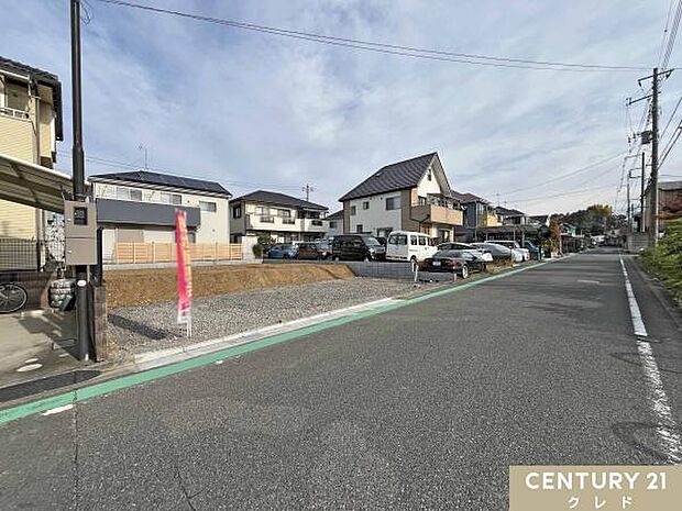 南東側6m公道に面した明るい4LDK!心地よい光が差し込む、開放感あふれる住まいです。