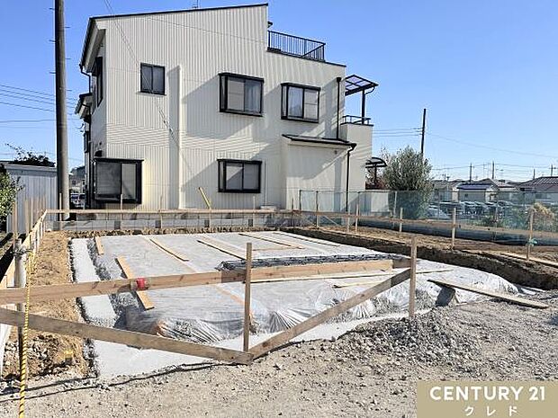 建物は基礎前の段階です。建物を建てる前にしっかりと地盤の調査を行い、必要に応じて地盤改良を行います。