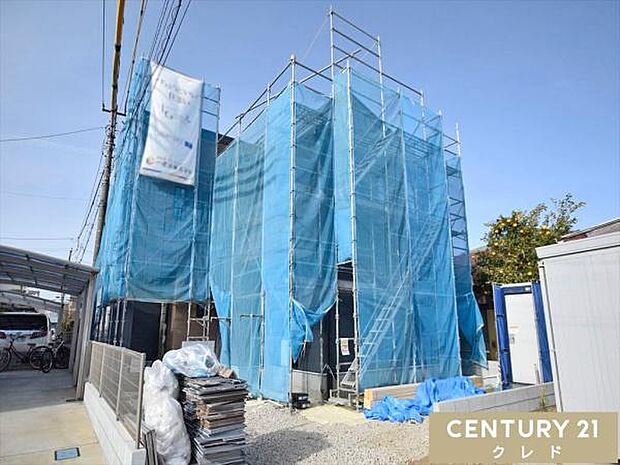 現在、外壁のサイディング工事が順調に進んでいます。シートが外れ、建物の全貌が見える日が待ち遠しいですね。