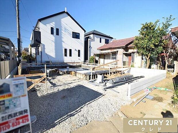 基礎工事が完了しました。この後は、柱や梁といった住まいの骨組みをつくる工事が始まります。