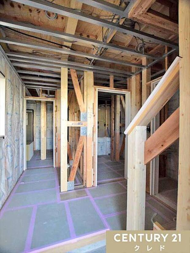 外壁の工事が終わり、残すは室内と駐車場などの外構工事のみ!完成までもうしばらくお待ちください!