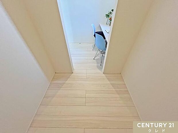 パントリーはまとめ買いした日用品や非常食のストック場所としても大活躍。ラックなどを置いて、ご自身の使いやすいようにアレンジが可能です。