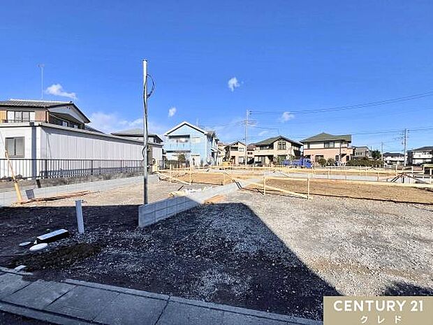 2026年3月中旬完成予定!これから基礎ができ、柱が立ち…と、お家がカタチになっていくのが楽しみですね!