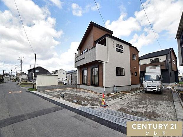 子育て世帯におすすめ!「今成小学校」へ徒歩9分で毎日の通学も安心です。JR川越線「西川越」駅徒歩18分、東武東上線「川越市」駅徒歩22分の2駅2路線利用可能でアクセス良好。