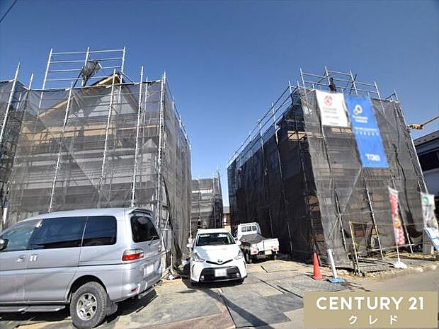 周辺にはスーパーなどの商業施設に加え、教育機関も充実。子育て世帯にも嬉しい、便利で安心な住環境が整っています。