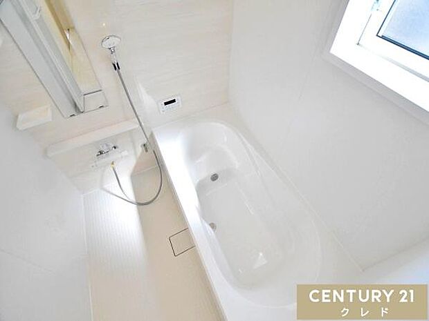 お子様と一緒でもゆとりの1坪タイプのバスルーム。1日の疲れを癒してくれるバスタイムを有意義に。大人の方もゆったりと入浴できます。