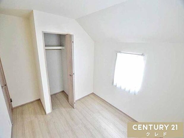 【納戸5帖】さまざまな用途でご活用いただける多目的スペースです。書斎や趣味の部屋、子供部屋としてもお使いいただけます。