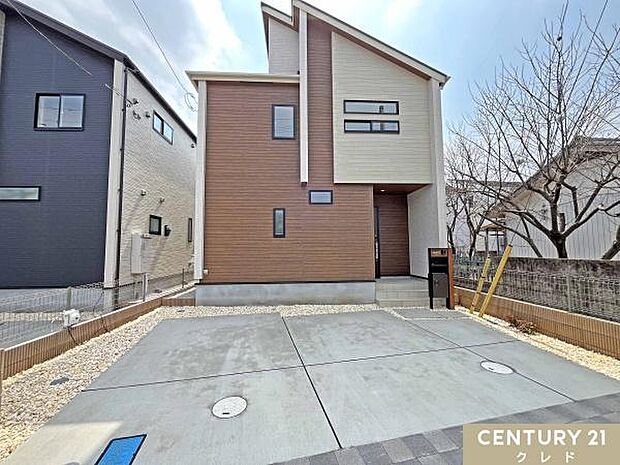 東武東上線・越生線「坂戸」駅徒歩17分。浅羽野小中学校まで徒歩11分。商業施設も近隣に充実しており、子育て家族にもオススメの住環境です。