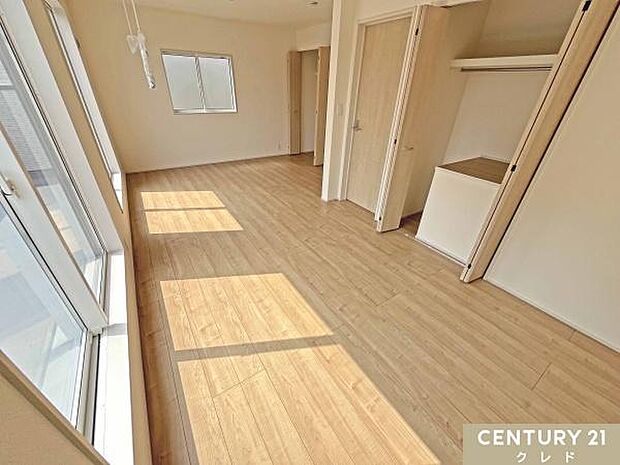 【洋室6帖+5.25帖】計10.25帖の空間は、将来間仕切りで2室にしやすい可変プラン。各スペースに収納を備え、子ども部屋や主寝室、書斎など多用途に対応します。