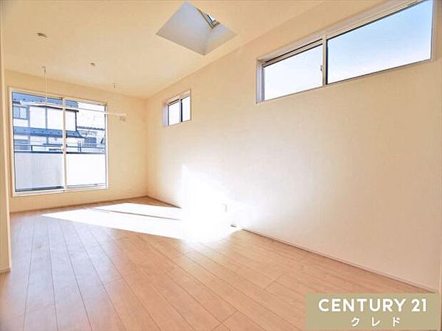 【洋室5帖+5.25帖】計10.25帖の空間は、将来間仕切りで2室にしやすい可変プラン。各スペースに収納を備え、子ども部屋や主寝室、書斎など多用途に対応します。