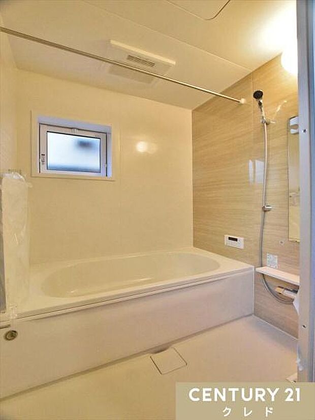 浴室乾燥機と浴室物干しで雨の日のランドリールームとしても使用可能!くつろぎの入浴を楽しめる浴室は快適さと便利さを兼ね備えた家族みんなが満足できる空間です。