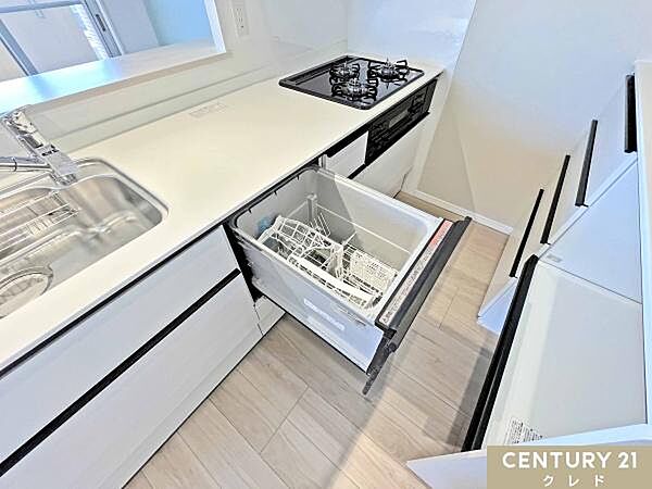 【ビルトイン食洗機】高温で高濃度の洗剤による高圧洗浄ができる「食洗機」 洗うと同時に除菌もできるので、ご家族に安心してお料理を提供できます。