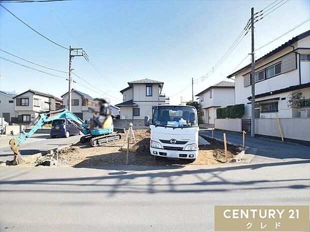 西・南・東の3方向道路に面した開放的な立地!4(5)LDKのフレキシブルな新邸が誕生します。