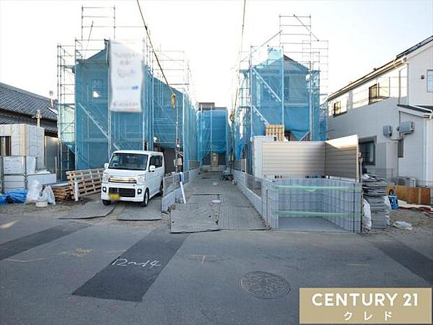 現在、外壁工事と室内工事を進めており、着々と完成に向かっています。建築途中でもご見学いただけますので、お気軽にお問い合わせくださいませ。