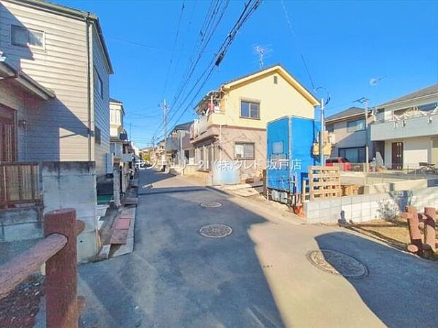 東武東上線「新河岸」駅徒歩12分!南西道路・東側水路に面した角地のような開放感と陽光に恵まれた立地です。