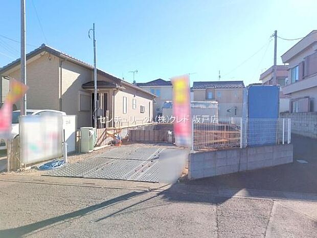 基礎工事が完了しました。この後は、柱や梁といった住まいの骨組みをつくる工事が始まります。