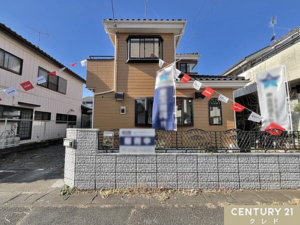 東武東上線「高坂」駅より徒歩13分。スーパー徒歩13分、ショッピング施設「ピオニウォーク」まで車5分！買い物も便利な立地です。