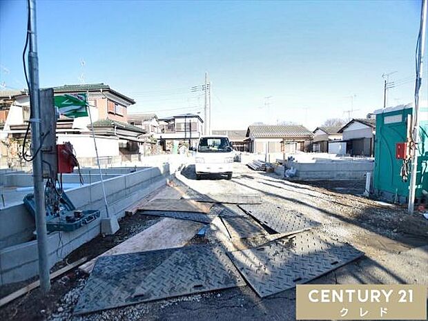 全棟2台駐車可能なカースペース付き。毎日の通勤やお子様の送り迎えなど、車移動がメインの方にも嬉しいですね。