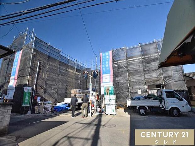 周辺にはスーパーなどの商業施設に加え、教育機関も充実。子育て世帯にも嬉しい、便利で安心な住環境が整っています。