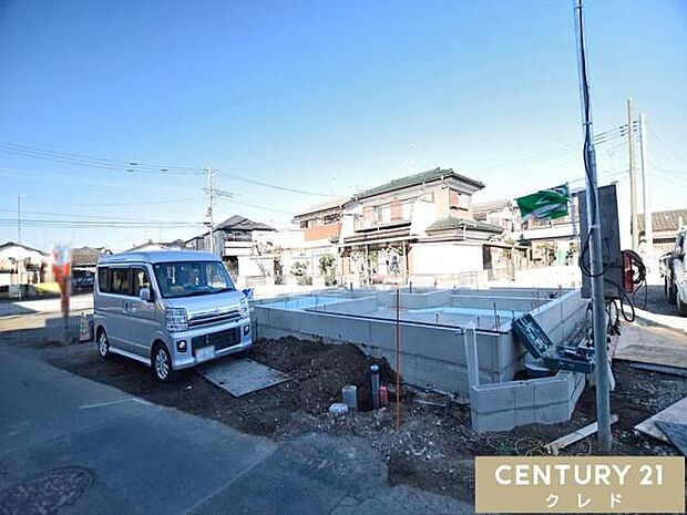 全棟2台駐車可能なカースペース付き。毎日の通勤やお子様の送り迎えなど、車移動がメインの方にも嬉しいですね。