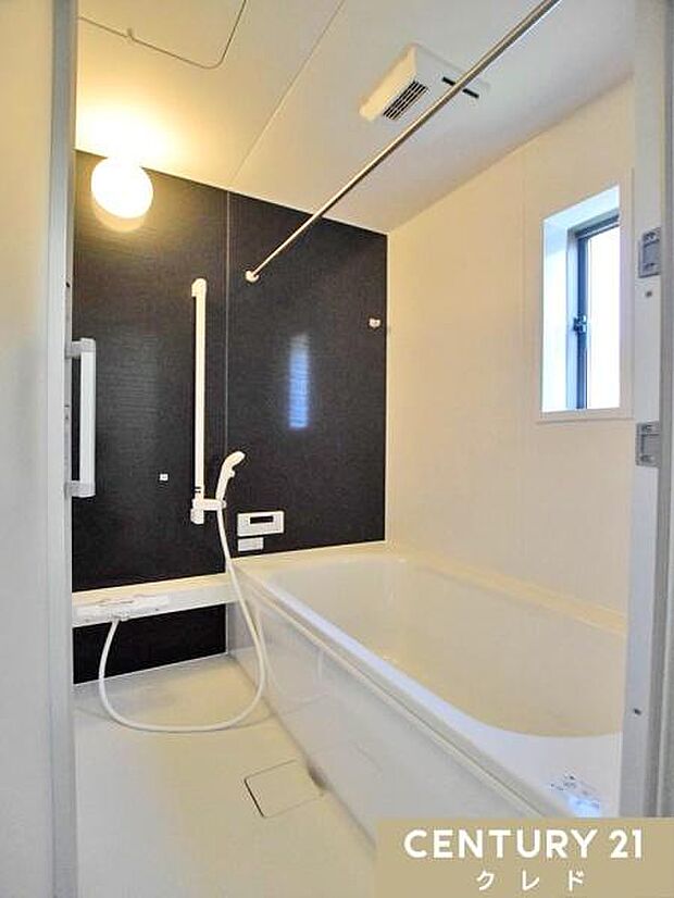 お子様と一緒に入浴できるゆとりの1坪タイプ。ゆったりと湯船に浸かれば、心身ともにリラックスできる至福のプライベートタイムを過ごせます。