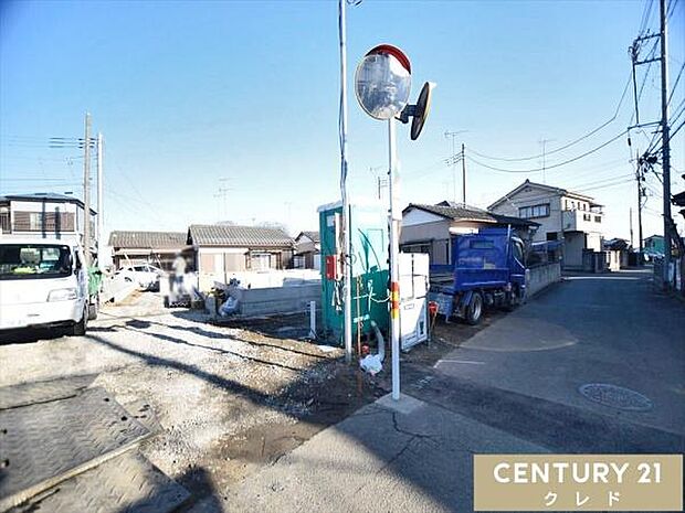 現在は基礎工事中です。床全面と立ち上がりを鉄筋コンクリートで施工することで、安心して暮らせる地震に強い基礎を造ります。