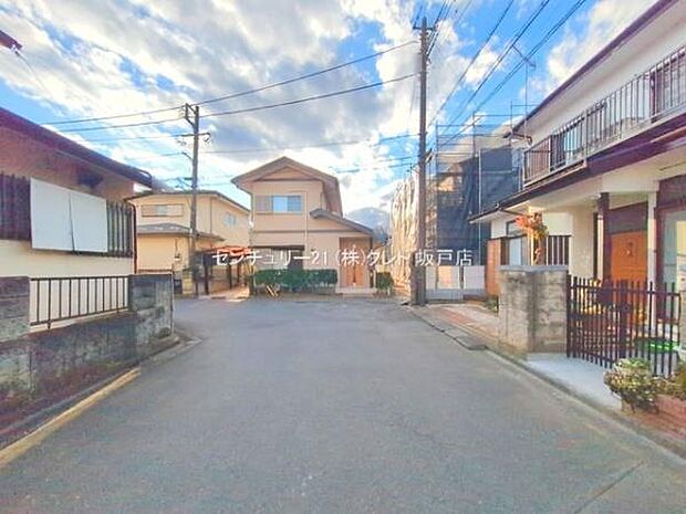 JR川越線「笠幡」駅徒歩9分。教育機関もほど近く、子育て家族も暮らしやすい住環境!駐車場1台。