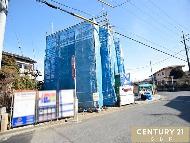 川越西小学校まで徒歩7分でお子様の通学も安心の立地。周辺には生活利便施設が充実しており、毎日のお買い物にも便利な住環境です。