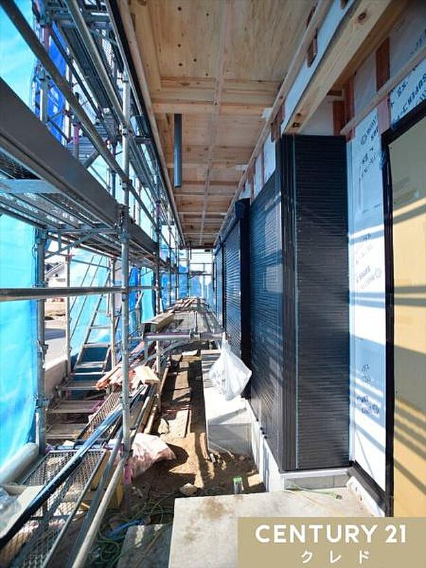 防水シートの施工中です。雨漏りや壁の中の腐食を防ぐ重要な役割をしています。