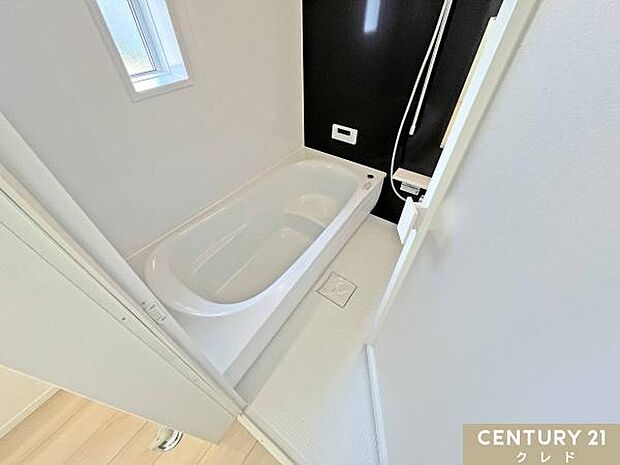 お子様と一緒に入浴できるゆとりの1坪タイプ。1日の疲れを癒してくれるバスタイムを有意義に…。大人の方もゆったりと入浴できます。