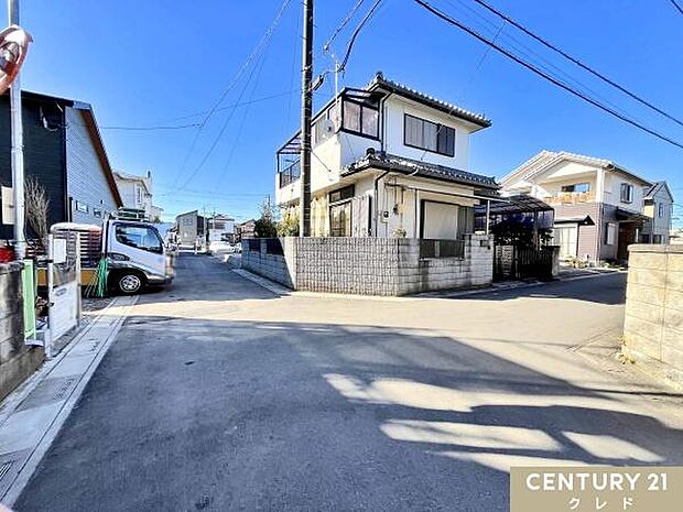 東武越生線「一本松」駅より徒歩2分の駅近!教育機関や買い物施設が徒歩圏内に揃います。