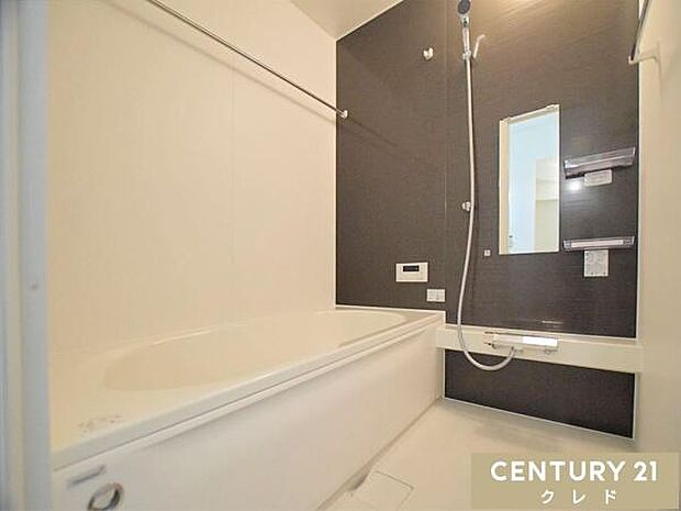 お子様と一緒に入浴できるゆとりの1坪タイプ。1日の疲れを癒してくれるバスタイムを有意義に…。大人の方もゆったりと入浴できます。