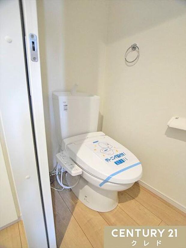 快適性と衛生面を兼ね備えたウォシュレット機能付きトイレ!お手入れもしやすく、清潔な状態を保ちやすいのも魅力です。