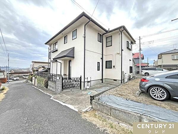 40坪のキレイな整形地には1台駐車可能なカースペース付き（車種による）調整区域11号エリアにつきどなたでも再建築可能です！