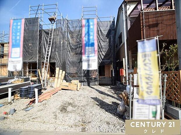 柱や梁などのお家の主要な部分が組まれ、段々とお家の形が出来上がってきました!