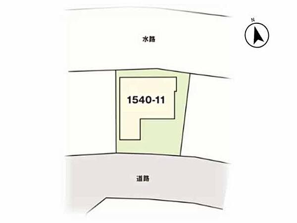 敷地面積約30坪！駐車場2台（1台は地下駐車）北東側は水路となっているため隣地建物との距離があり、心地よい風が通り抜けます。