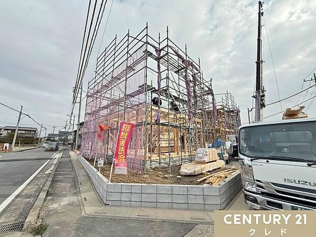 敷地54坪超!並列2台駐車可能。前面道路は幅員9mで見晴らし良好!