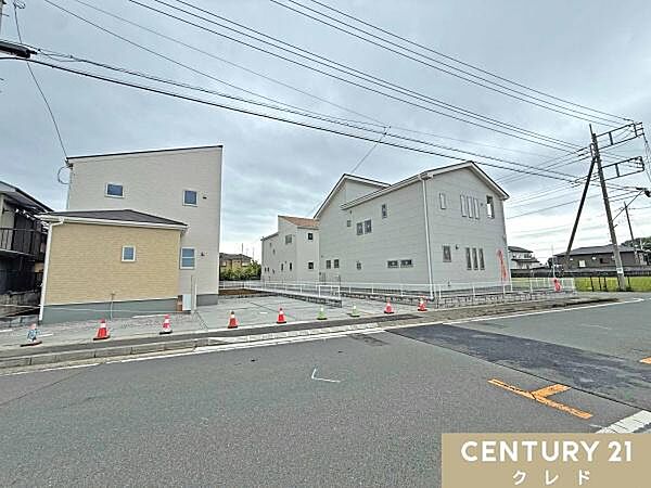 高崎線「鴻巣」駅よりバス20分・「丸貴」停歩4分！周辺は落ち着いた住宅街です。