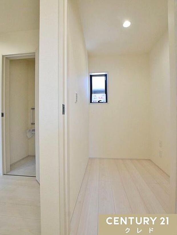 【ストレージルーム】大容量の収納としてはもちろん、デスクを置いて書斎にしたり、家事室にしたりと多彩に活用できます。