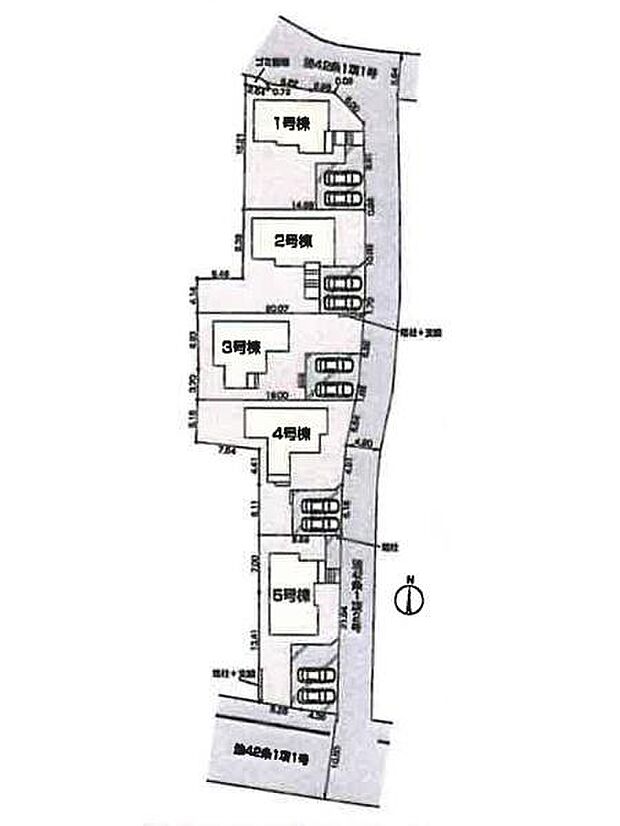 全棟60坪超のゆとりある敷地。駐車場は2台分あり、ご夫婦でお車をお持ちの方も安心です。