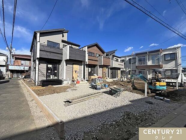 お子様の通学も安心な「杉下小学校」まで徒歩8分。商業施設も近隣に充実した子育て家族にもオススメの住環境です。