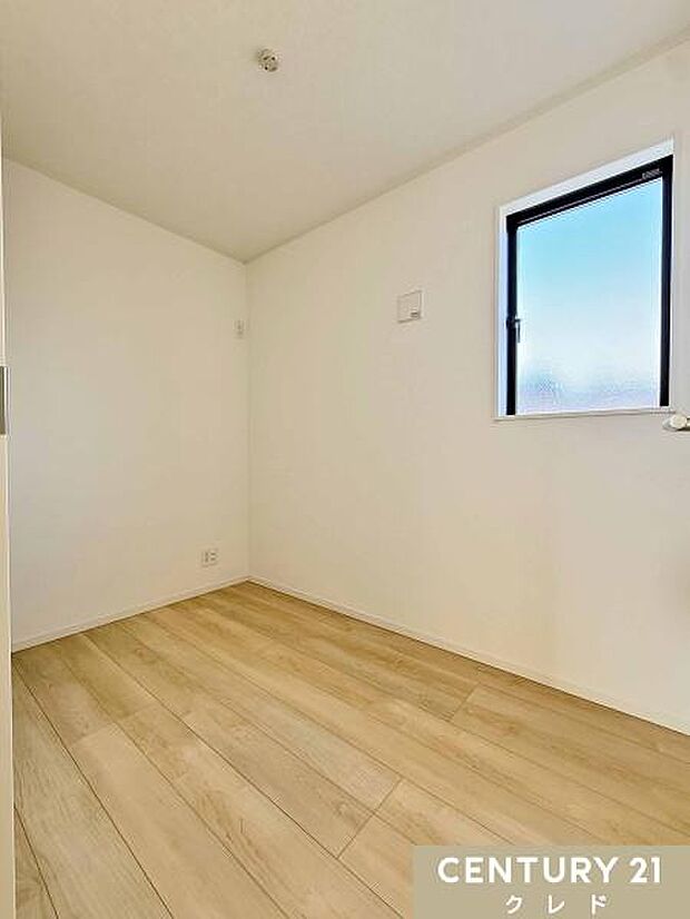 【テレワークルーム3帖】テレワークや趣味のお部屋、季節外の家電や衣類、アウトドア用品などをまとめて収納するスペースなど多様に使えます。